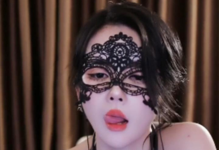 CC丨温凉 极品御姐土豪私人定制热舞(1.43GB/3V)